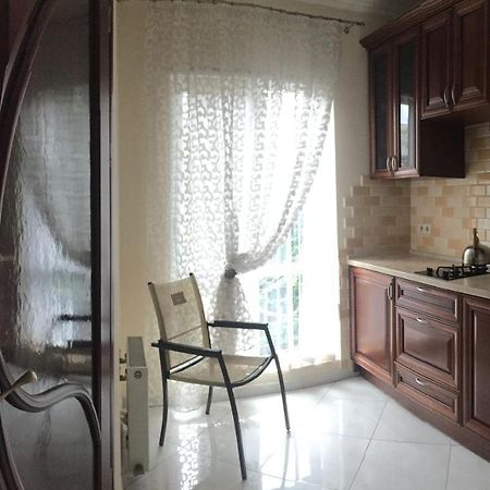 Cozy Studio Near Greek Square Apartman Odessza Kültér fotó