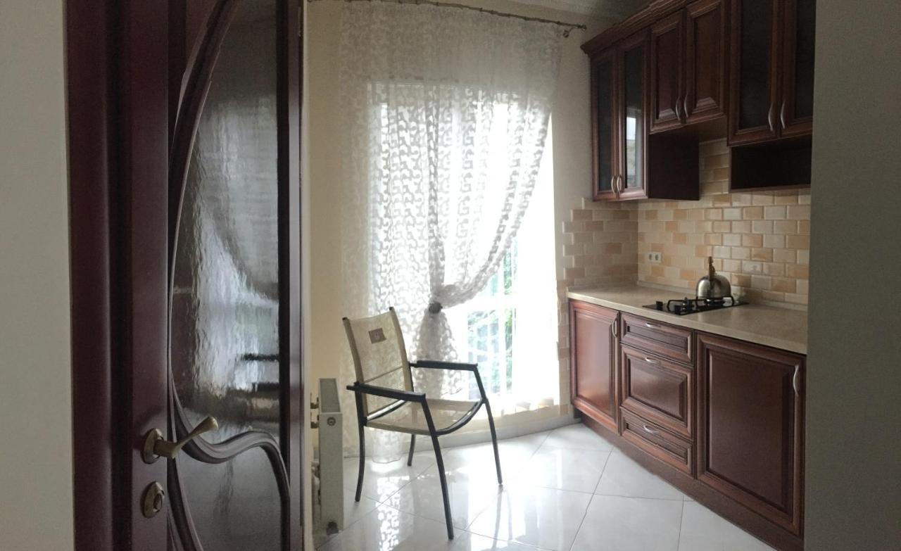 Cozy Studio Near Greek Square Apartman Odessza Kültér fotó